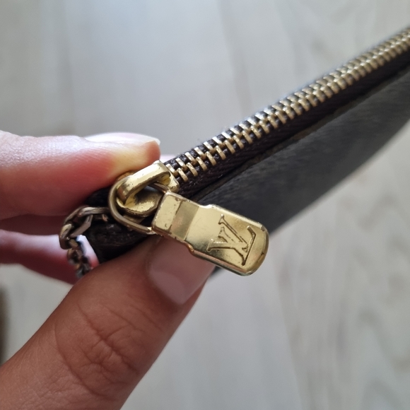 Louis Vuitton Pochette Cle Monogram Key Holder - Picture 2 of 13